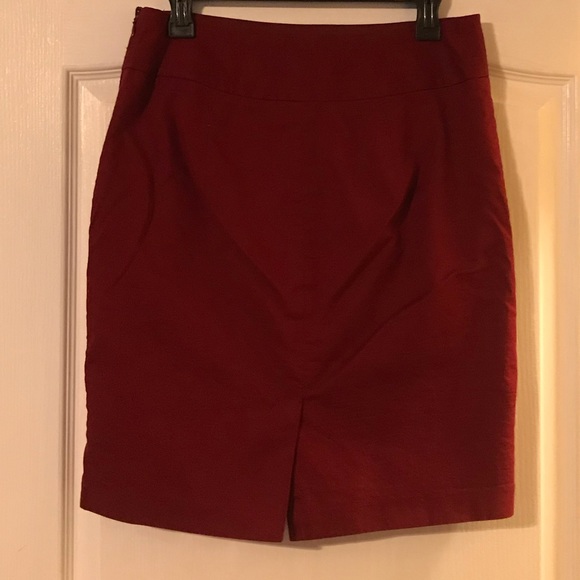 The Limited burgundy red linen skirt in size 8 - Picture 2 of 5